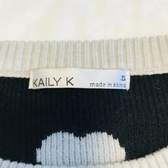 KAILY K Gray Viscose Blend Sweater with Heart Pattern - Picture 8 of 9